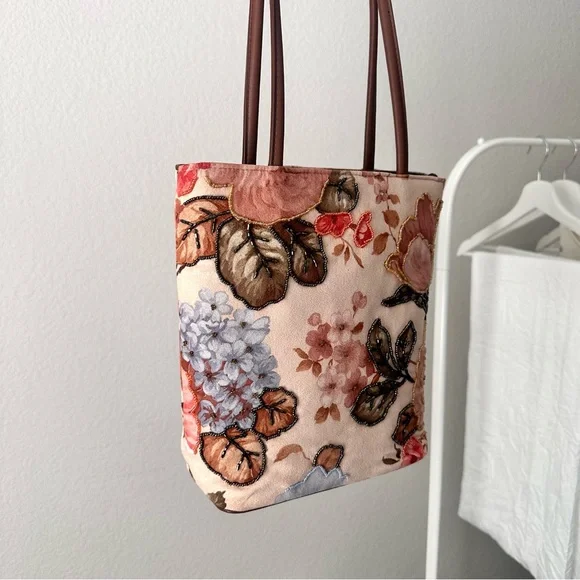 Vintage Floral Beaded Tote Bag - Picture 4 of 17